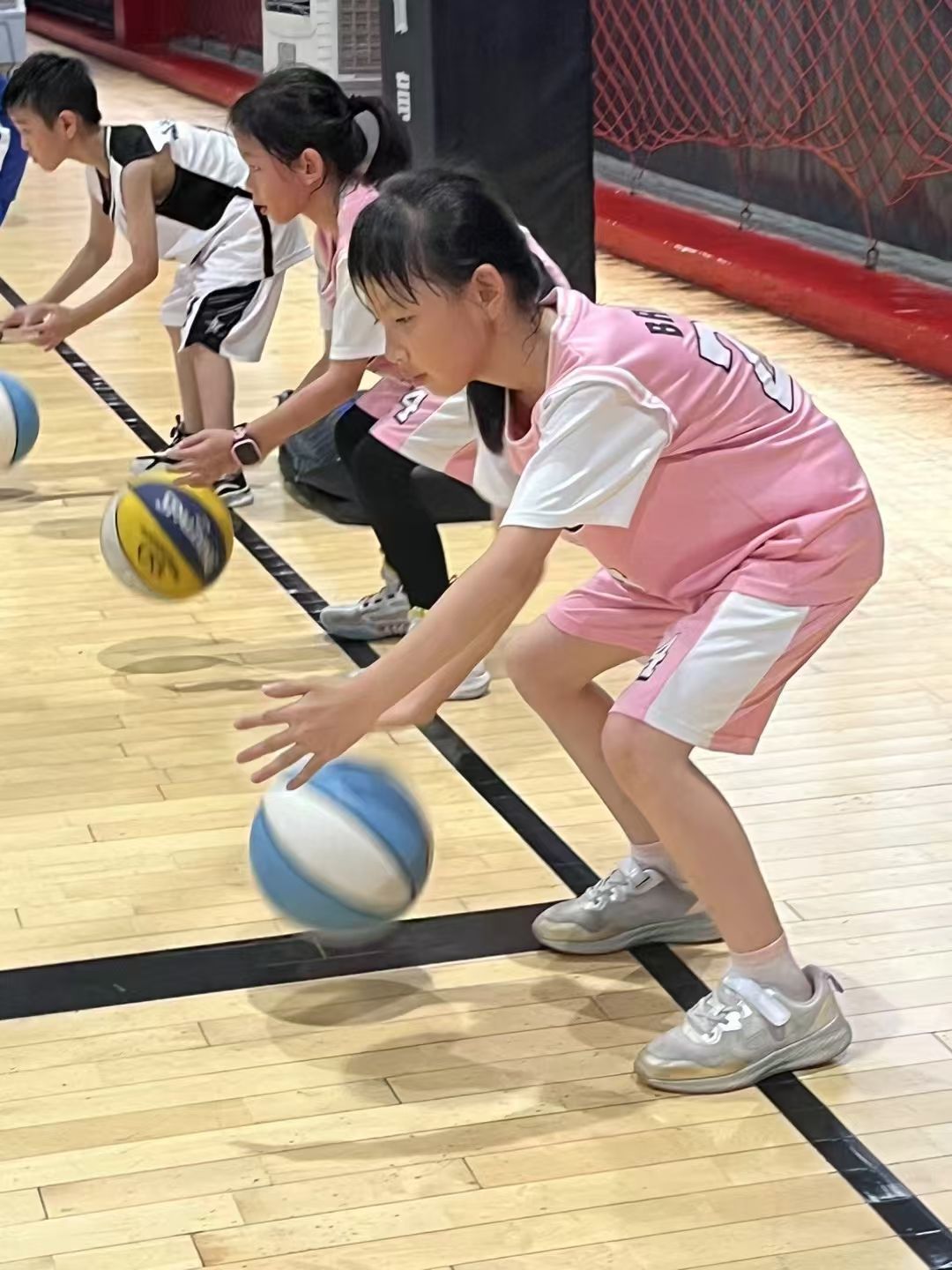 控卫如何通过视频学习提高技术水平_0